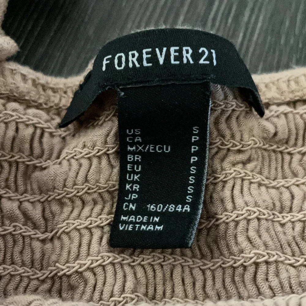 Cropped Ruffle Tank - Picture 4 of 4